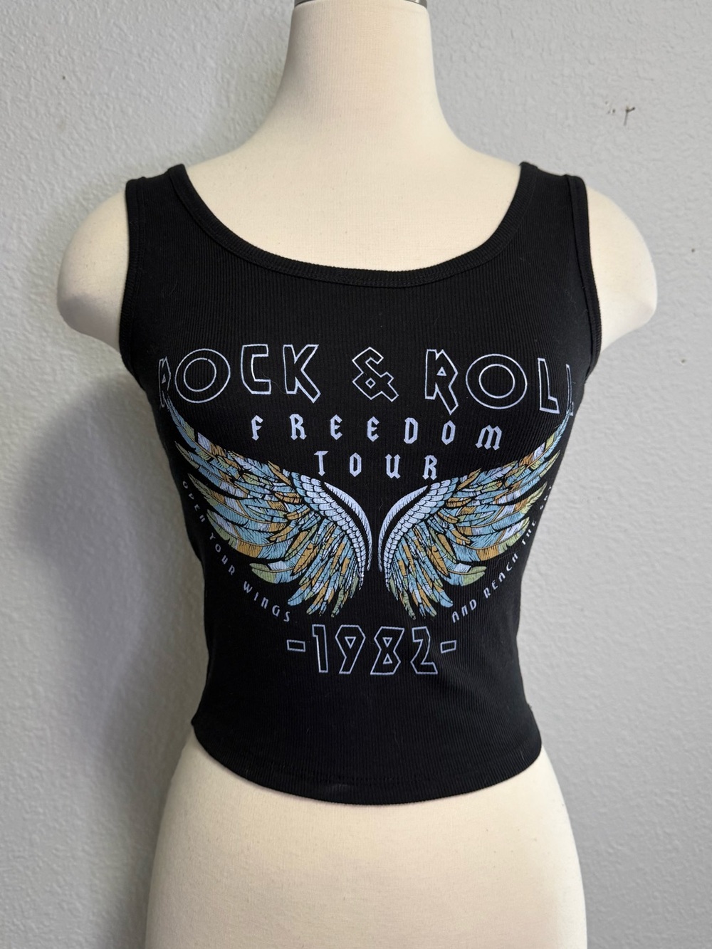 Social Culture Rock & Roll Freedom Tour 1982 Women’s Black Cropped Tank Medium